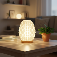 Lampe à motif géométrique tendance imprimée en 3D, conçue par l'IA, en plastique ignifuge et écologique, texture fine, lumière élégante