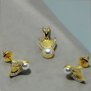 22K Gold <b>Pearl</b> Stud Earrings with Matching Pendant <b>Set</b> Elegant Leaf Design Designer <b>Jewelry</b> for Women Daily and Party Wear - Product Image 2