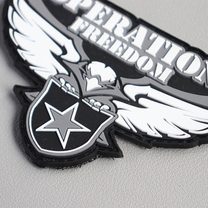 Cao su nhãn bán buôn tùy chỉnh 3D chữ tên Logo trong suốt mềm Silicone các bản vá lỗi cho quần áo - Product Image 3