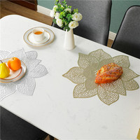 Napperon de table élégant d'accessoires de cuisine faits sur commande de luxe pour la table de salle à manger de réception de mariage de vacances