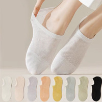 Vente en gros de chaussettes bateau d'été en pur coton blanc pour femmes Chaussettes invisibles fines en maille de couleur unie pour dames