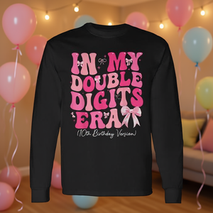 Camiseta de manga larga con lazo coqueta para niñas, cuello redondo, estampado digital, versión de cumpleaños número 10, de la colección In My Double Digits Era - Product Image 3