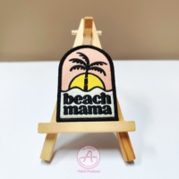 Design mignon Patch de broderie personnalisation Accessoire de vêtement Cadeau promotionnel Patch en sergé Fer à repasser sur le support