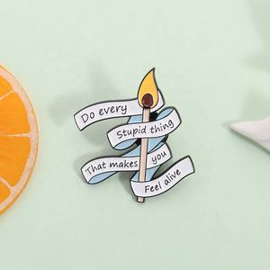 Pin Enamel Kutipan Lilin Terbakar, Bros, Lencana Kerah, Perhiasan, Hadiah, Grosir, Lakukan Setiap Hal Bodoh yang Membuat Anda Merasa Hidup - Product Image 2