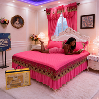 Ensemble de literie de luxe matelassé et brodé 5 pièces avec jupe de lit et rideaux à passe-tringle assortis, taille King, pour la décoration de chambre