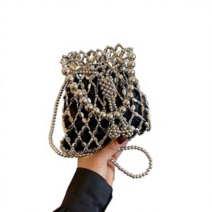 <span class=keywords><strong>Sac</strong></span> seau <span class=keywords><strong>mini</strong></span> à cordon <span class=keywords><strong>de</strong></span> serrage en chaîne <span class=keywords><strong>de</strong></span> perles pour femme, nouvelle collection été 2026, <span class=keywords><strong>sac</strong></span> à bandoulière <span class=keywords><strong>de</strong></span> <span class=keywords><strong>luxe</strong></span> léger - Product Image 1