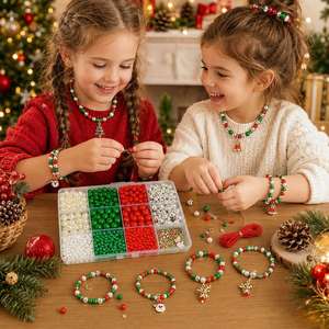 Kit de Fabricación de Joyería Navideña DIY, Juego de Cuentas de Perlas Rojas y Verdes con Dijes Navideños y Caja de Cordones para Pulseras, Collares y Regalos Artesanales - Product Image 4