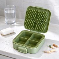 Boîte à pilules de voyage carrée à 4 compartiments, organiseur de médicaments avec brosse de nettoyage en silicone intégrée, étui de poche portable pour vitamines