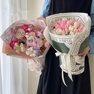 Vente en gros Nouveau design 20 feuilles/sac 58*58cm Papier de <span class=keywords><strong>fleuriste</strong></span> étanche Bord doré <span class=keywords><strong>Film</strong></span> d'emballage en <span class=keywords><strong>plastique</strong></span> pour fleurs - Product Image 2