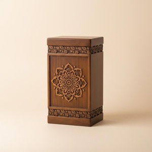 โกศไม้สำหรับงานศพ สไตล์อเมริกัน ทำด้วยมือ ประดับลายดอกไม้สวยงาม สลักลายด้วยมือ สำหรับใส่เถ้ากระดูกในพิธีศพ - Product Image 1