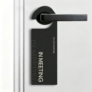 Panneau de porte professionnel « En réunion » – Cintre moderne noir « Ne pas déranger » pour la confidentialité au bureau et en salle de réunion - Product Image 1
