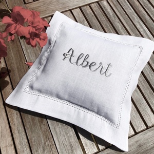 Funda de Almohada de Lino Bordada con Nombres de Bebé Personalizados, Reversible, Estilo Moderno, Cierre de Cremallera y Botón, Uso Doméstico, Agradable al Tacto - Product Image 2