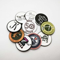 Marqueur de balle de golf personnalisé Dan Clip 30 mm, style jeton de casino, avec bordure, pour le golf en gros, thèmes pirate et poker