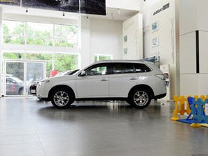 มิตซูบิชิ เอาท์แลนเดอร์ ปี 2020 เครื่องยนต์ 2.4 ลิตร ขับเคลื่อน 4 ล้อ รุ่น Luxury Edition รถ SUV ขนาดกะทัดรัด ไมล์น้อย มีจำหน่ายแล้ว - Product Image 5