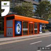 Abri de bus moderne et personnalisé, climatisé, avec portes coulissantes automatiques et caissons lumineux publicitaires