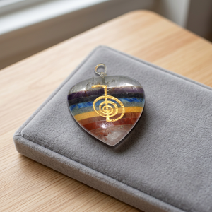 Colgante de Chakra en Forma de Corazón con Símbolo Chapado en Oro e Incrustaciones de Ágata, Amuleto Religioso, Joyería de Regalo Unisex, Estilo Clásico de Gujarat - Product Image 3