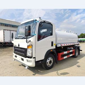 Camión Cisterna de Agua Potable SINOTRUK HOWO 5000L Diésel Euro 5 Manual Nuevo para Entrega de Agua - Product Image 3