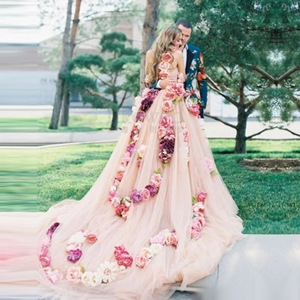 Abito da Quinceañera NDB10037 con Scollo a V, Spalle Scoperte, Senza Maniche, Schiena Scoperta, Piccola Strascico, Fiori 3D Colorati in Chiffon Elegante - Product Image 2