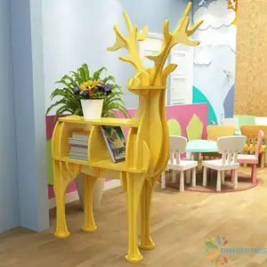 Étagères en forme de cerf de style nordique moderne Chiquitos, couleur bois naturel, pour la maison, le bureau, le salon, la maternelle - Product Image 1