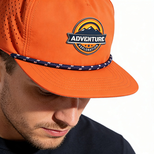 Casquette Snapback non structurée à 5 panneaux, imperméable et respirante, en nylon, style sportif, pour le voyage en extérieur, avec logo en caoutchouc et visière plate - Product Image 5