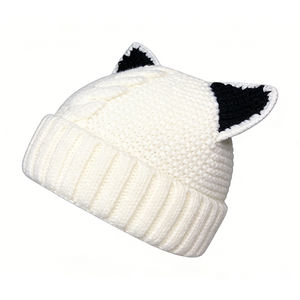 Gorro de Punto Cálido de Invierno Unisex, Gorro Personalizado con Bordado, Gorro con Orejas de Gato - Product Image 5
