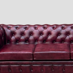 Elegante Sofá Chesterfield Rojo Vino, Sofá Tapizado con Botones Profundos de Cuero Genuino, Muebles de Sala de Estar de Lujo, Estilo Clásico - Product Image 3