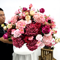 Boules de fleurs artificielles de luxe de 80 cm, hydrangeas bordeaux et roses, pour centres de table de mariage