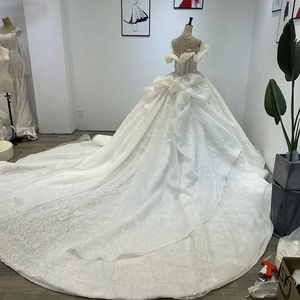 Robe de mariée de luxe scintillante style elfe avec applique en dentelle 3D perlée, jupe à volants et nœud Wm02 - Product Image 5