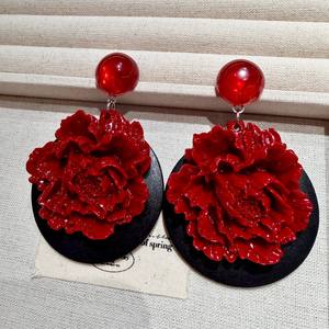 Pendientes de Flores Rojas de Resina Acrílica, Joyería de Moda para Mujer, Estilo Moderno para Fiestas - Product Image 5