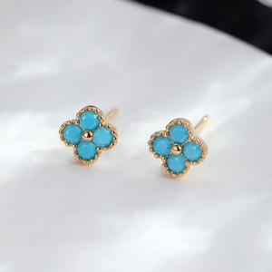 Pendientes Pequeños Minimalistas de Plata de Ley 925 con Trébol de Cuatro Hojas y Circonita Cúbica, Regalo de Joyería para Mujer - Product Image 3