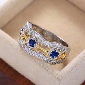 Anello da donna con motivo traforato bicolore, pietra scintillante, gioiello geometrico alla moda - Product Image 3