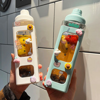 Mignonne tasse carrée à bec verseur avec autocollant ours 3D, en plastique écologique, anti-fuite, avec paille pour boire directement, capacité 700 ml, portable pour enfants