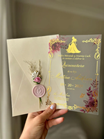 Carte d'invitation personnalisée pour Quinceañera sur le thème de la couronne de Raiponce, en acrylique simple, avec dorure argentée, pour 15 ans