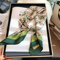 En gros Foulard carré en polyester et soie satinée imprimé, petit accessoire de mode polyvalent pour femme, pour cheveux, cou et sac, à motifs artistiques