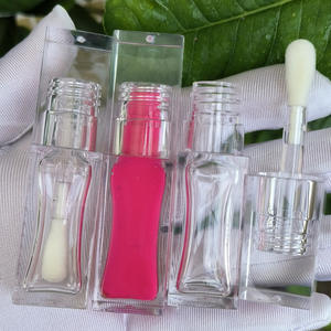 <span class=keywords><strong>En</strong></span> stock: Tubos vacíos cuadrados de PETG para brillo labial, transparentes, fabricados por inyección/soplado, con mango grueso y cabezal de cepillo grande. - Product Image 1
