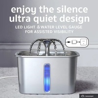 Fontaine à eau automatique portable pour animaux de compagnie en acier inoxydable de 2,2 L avec entrée en forme de fleur, compatible lave-vaisselle, fonctionnement silencieux