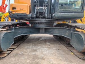 Excavadora de cadenas Hyundai HX220HD usada original de Corea con pocas horas de uso, excavadora hidráulica completamente original para movimiento de tierras en canteras y carreteras. - Product Image 5