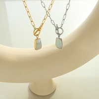 Collier Pendentif Long en Acier Inoxydable Doré avec Coquillage Naturel Blanc Minimaliste Personnalisé Style Européen-Américain et Fermoir OT
