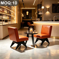Personnalisation OEM ODM, ensemble de table ronde en bois massif en noyer avec 2 chaises, revêtement en cuir pour bar, restaurant, centre commercial et hôtel