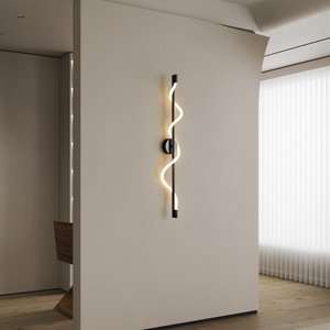 Applique murale moderne minimaliste tout en cuivre à ligne unique avec motif torsadé pour salon ou chambre à coucher, design italien nordique noir - Product Image 1