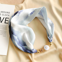 Écharpe longue en satin de soie florale avec bouton magnétique et pendentif perle pour le cou, châle hijab décontracté pour femme pour le quotidien