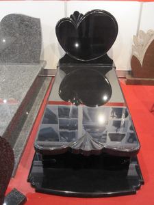Lapidi e Monumenti in Granito Nero Assoluto Indiano con Incisione di Rose a Prezzo Economico - Product Image 3
