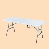 Ensemble de luxe pliable pour camping et extérieur, comprenant un téléviseur pliable, une chaise pliable, des accessoires de jeu, et une table de café et de repas moderne en bois