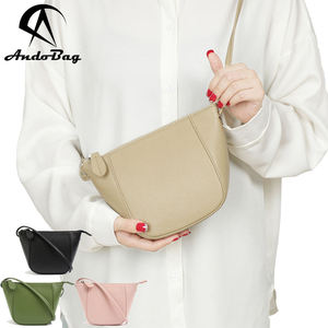 กระเป๋าสะพายข้าง AndoBag สำหรับผู้หญิง แฟชั่นลำลอง หนังวัวแท้ กระเป๋าใส่โทรศัพท์ขนาดเล็ก รุ่น 321 - Product Image 1