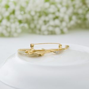 New product trend Korean version of cat's eye flower personalized creative brooch gold zinc alloy - Product Image 4