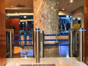 304 acier inoxydable automatique haute sécurité contrôle d'accès piétonnier balançoire barrière porte de vitesse tourniquet balançoire porte de barrière - Product Image 2