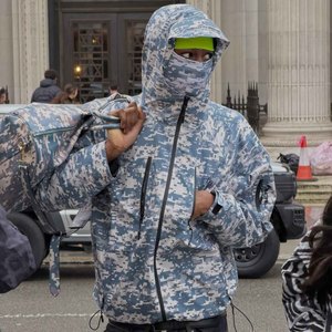 Ventes en gros de vestes coupe-vent en nylon imperméable à l'eau imprimées camouflage personnalisées, légères, à fermeture éclair, à <span class=keywords><strong>capuche</strong></span>, en softshell pour hommes - Product Image 2