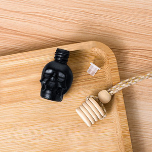 Botella de perfume de aromaterapia Glasa con tapón de rosca negro mate 8ml botella de vidrio colgante de coche con diseño de calavera - Product Image 5