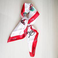 Écharpe en soie personnalisée de luxe, couleur verte satinée, motif imprimé numérique IOTA PHI LAMBDA, forme carrée, écologique, pour usage extérieur
