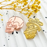 Badge métallique 75e anniversaire, broche vintage plaquée or rose, objet de collection